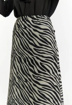 Faina Mit Zebra Gonna A CampanaWeiss Schwarz Donna Gonne FAB21B035-A11 -Faina Sconto 3e9d3243c8fd4635b9a89236f8f0768f